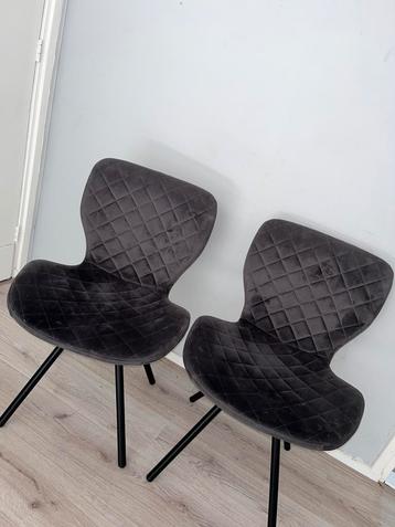 2 Velvet Grey eetkamer stoelen beschikbaar voor biedingen