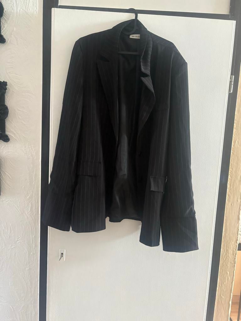 blazer new collection maat L, Kleding | Dames, Jasjes, Kostuums en Pakken, Ophalen, Zo goed als nieuw, Maat 42/44 (L)