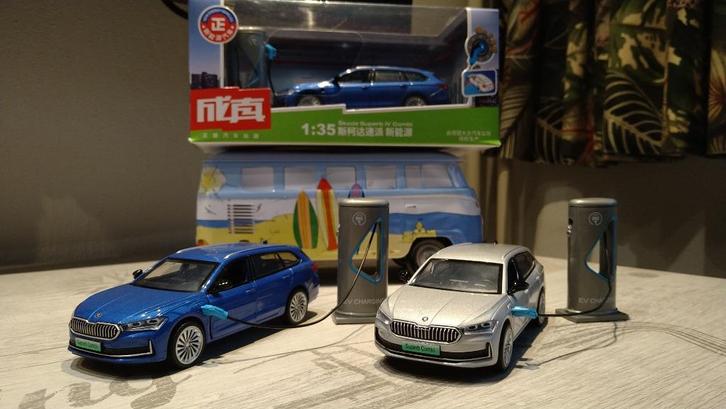 Škoda Superb IV Combi MK4 2024 2025 1:35 licht + geluid NEW!, Hobby en Vrije tijd, Modelauto's | 1:43, Nieuw, Auto, MiniChamps