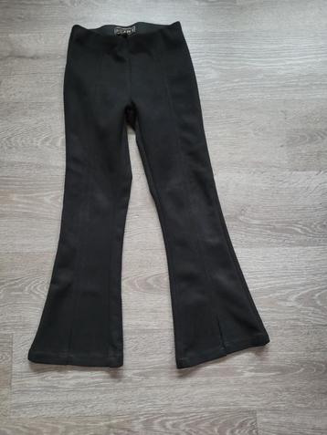 Zwarte (suede) flair broek met mini split aan de onderkant