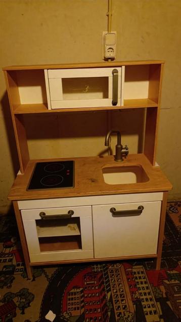 Houten Kinderkeuken in Goede Staat beschikbaar voor biedingen