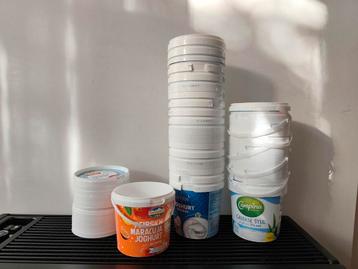 Gratis: ruim 25 lege yoghurtemmertjes van 1 kg  beschikbaar voor biedingen