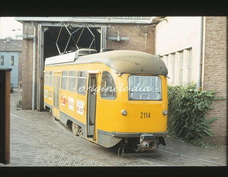 h273: dia van HTM PCC tram 2114, Den Haag, '80s, Verzamelen, Spoorwegen en Tramwegen, Gebruikt, Tram, Kaart of Prent, Ophalen of Verzenden