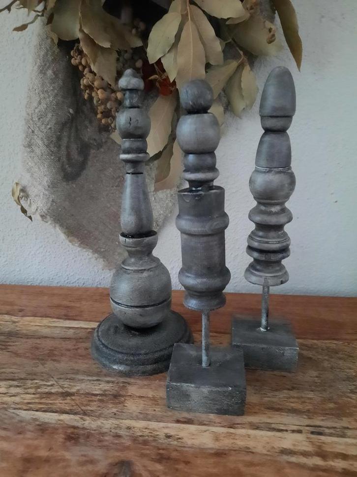 Drie houten pinakels op voet pinakel ornamenten stoer sober, Huis en Inrichting, Woonaccessoires | Overige, Gebruikt, Ophalen