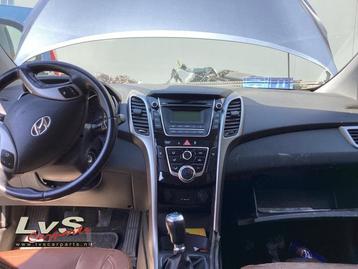 Airbag set + dashboard van een Hyundai I30 beschikbaar voor biedingen