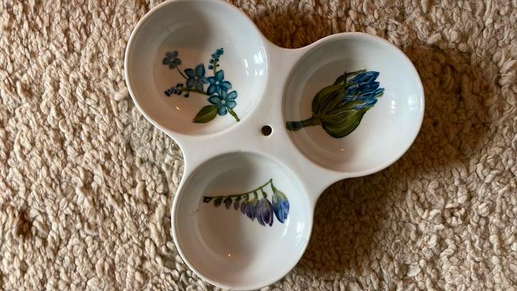 Driedelig schaaltje handbeschilderd in blauwtinten, Huis en Inrichting, Keuken | Servies, Nieuw, Schaal of Schalen, Overige stijlen
