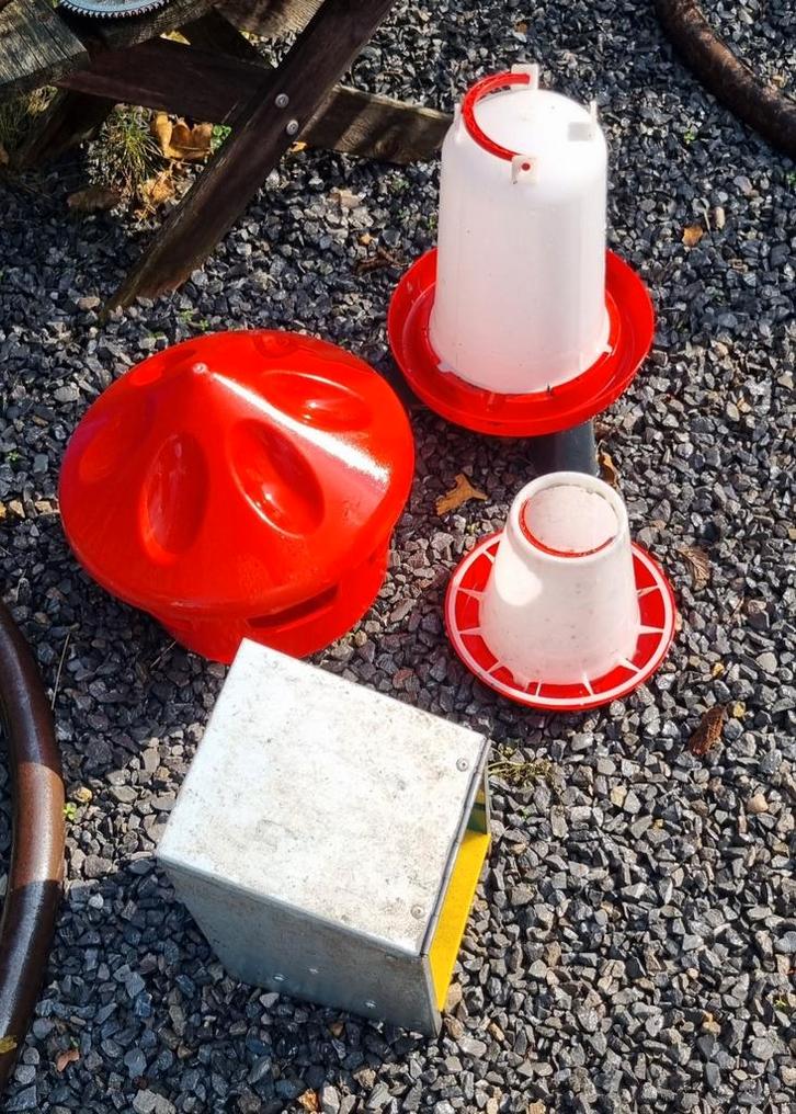 Eet en drink benodigdheden kip, Dieren en Toebehoren, Pluimvee | Toebehoren, Zo goed als nieuw, Drinken en Voederen, Ophalen of Verzenden