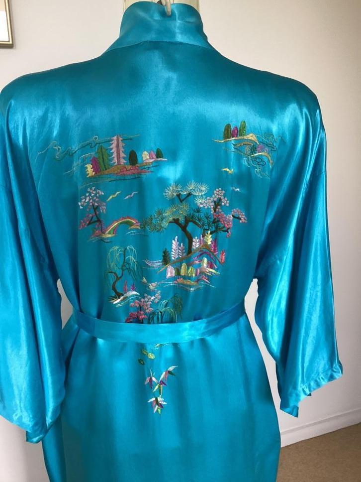 Zijde-zachte Chinese geborduurde vintage turquoise kimono, Kleding | Dames, Ondergoed en Lingerie, Badjas, Overige kleuren, Ophalen of Verzenden