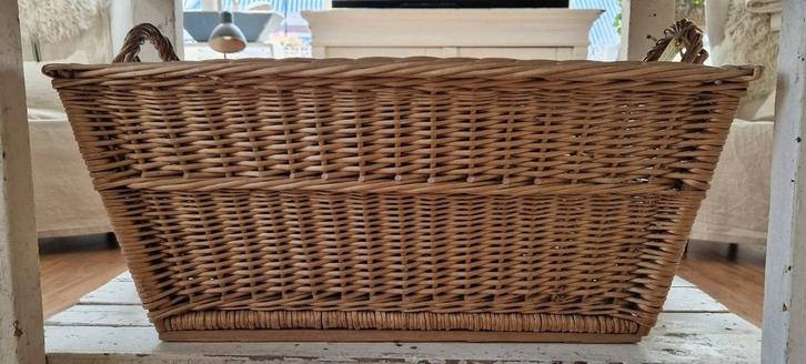 stevige,oude rieten wasmand~linnenmand~speelgoedmand, Antiek en Kunst, Curiosa en Brocante, Ophalen of Verzenden