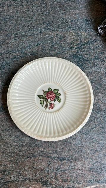 Wedgwood schotel "Moss Rose"  beschikbaar voor biedingen