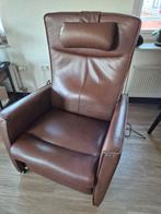 Comfortabele leren prominent sta-op stoel extra breed, Huis en Inrichting, Fauteuils, Ophalen, Gebruikt, Modern, 50 tot 75 cm