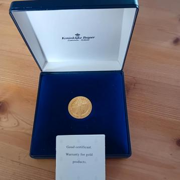 Gouden huwelijksmunt  beschikbaar voor biedingen