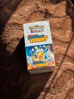 Pokémon SV08 Surging Sparks Display 18 Booster pokemon pack, Ophalen, Nieuw, Boosterbox, Foil