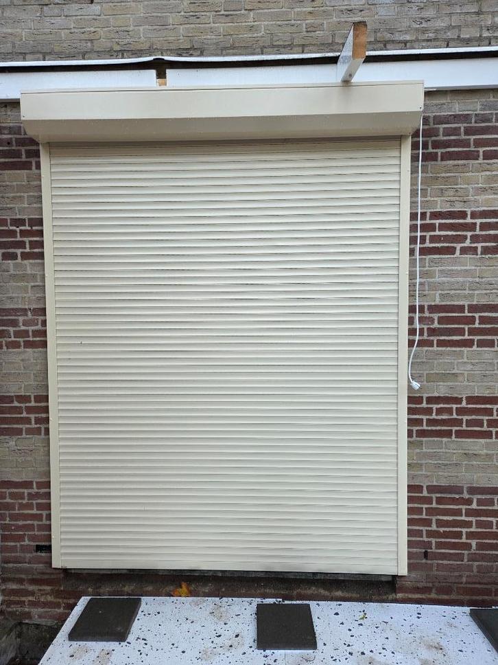Elektrisch rolluik zgan, Doe-het-zelf en Verbouw, Rolluiken, Zo goed als nieuw, Crème of Beige, Elektrische bediening, Ophalen
