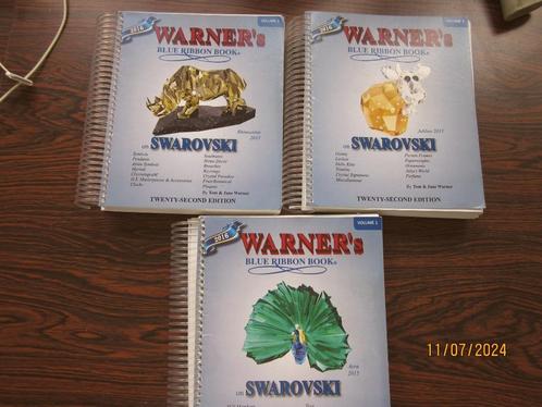 Swarovski Warner kleuren verzamelings boeken  Drie Bleu ribb, Verzamelen, Swarovski, Nieuw, Ophalen of Verzenden