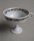 Sierlijk Limoges kopje op voet, Porcelaine d'Art, Antiek en Kunst, Ophalen of Verzenden