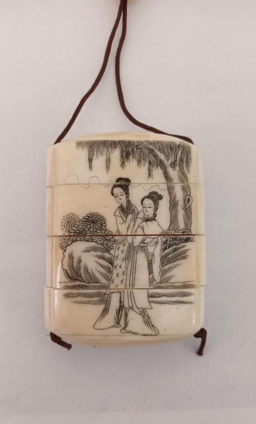 Prachtige Japanse Inro met afbeelding van 2 Geisha's, Antiek en Kunst, Kunst | Niet-Westerse kunst, Verzenden