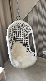 Witte Hangstoel met Kleedje, Huis en Inrichting, Stoelen, Ophalen, Wit, Zo goed als nieuw, Riet of Rotan