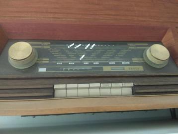 ERRES antieke radio hoogglans beschikbaar voor biedingen