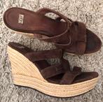 Ugg bruine suède sleehakken maat 41 izgst, UGG, Bruin, Ophalen of Verzenden, Zo goed als nieuw