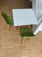 Kindertafel met twee kinderstoelen, Kinderen en Baby's, Kinderkamer | Tafels en Stoelen, Ophalen, Gebruikt