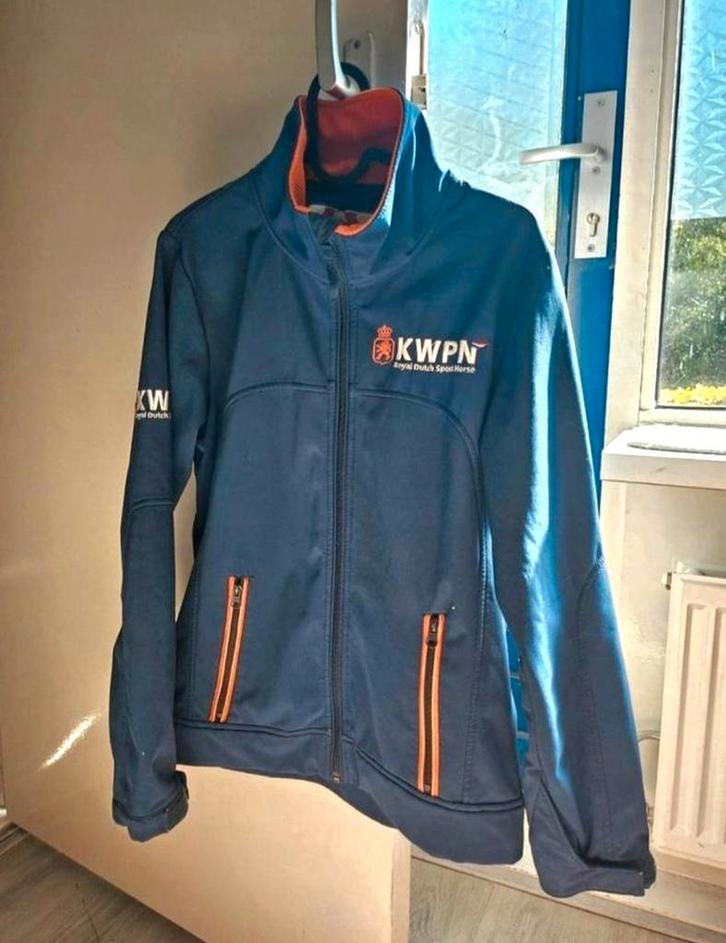 NIEUW KWPN softshelljack wind/waterdicht, maat XS valt als S, Dieren en Toebehoren, Paardrijkleding, Nieuw, Dames, Bovenkleding