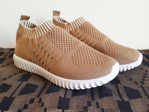 Nieuwe instappers, mooie zandkleur mt 39 !, Kleding | Dames, Schoenen, Nieuw, Instappers, Beige, Ophalen of Verzenden