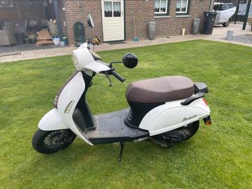 Znen scooter beschikbaar voor biedingen