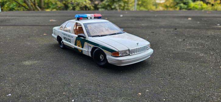 1:18 Chevrolet caprice Metro Dade Police car UT models, Hobby en Vrije tijd, Modelauto's | 1:18, Zo goed als nieuw, Auto, UT Models