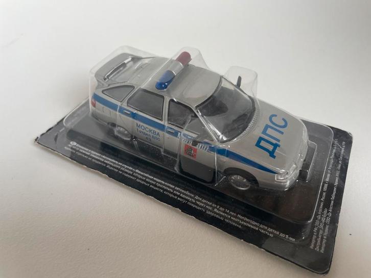 model Lada 112 Vaz 2112, zilverkleurig politie-trim, 1/43, Hobby en Vrije tijd, Modelauto's | 1:43, Auto, Overige merken, Ophalen of Verzenden