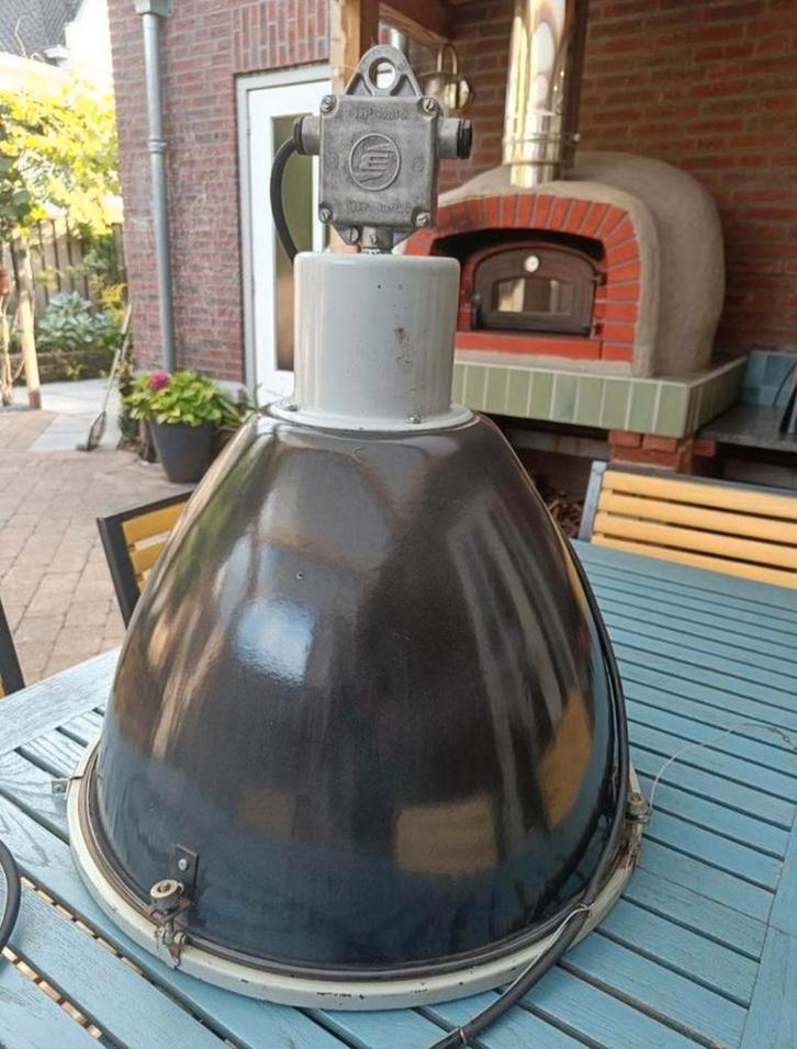Grote industriële lamp uit Eindhoven 1950, Huis en Inrichting, Lampen | Hanglampen, Gebruikt, 50 tot 75 cm, Ophalen