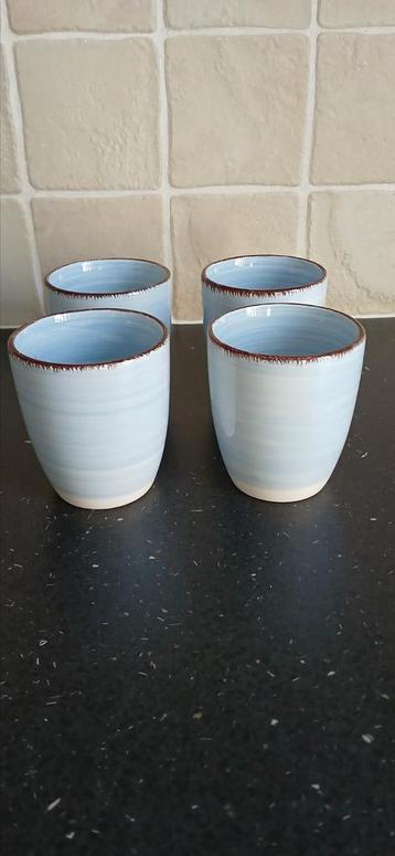 4 koffiemokjes lichtblauw beschikbaar voor biedingen