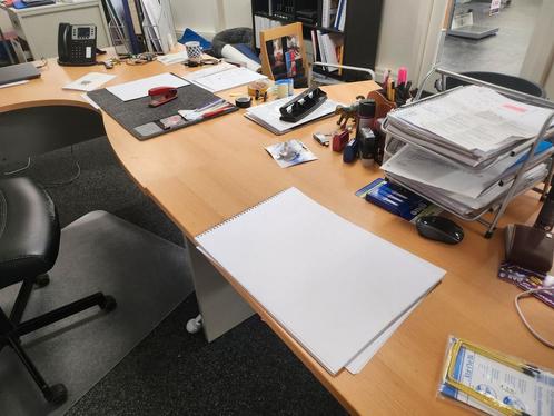 Mooi bureau met verrijdbaar ladenblok, Huis en Inrichting, Bureaus, Zo goed als nieuw, Ophalen