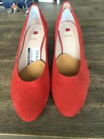 Rode suède schoenen van Hogl, Schoenen met lage hakken, Ophalen of Verzenden, Zo goed als nieuw, Hogl