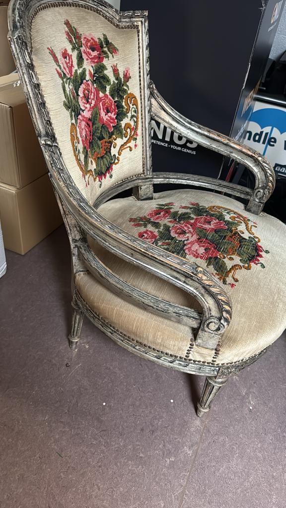 Antieke Stoel met Bloemenmotief, Antiek en Kunst, Antiek | Meubels | Stoelen en Banken, Ophalen