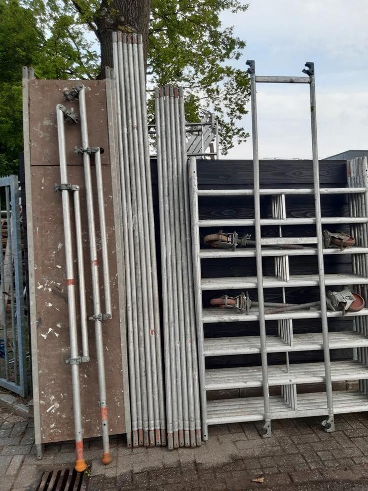 Layher rolsteiger steiger aluminium werkhoogte 8.4 meter, Doe-het-zelf en Verbouw, Steigers, Gebruikt, Rolsteiger of Kamersteiger