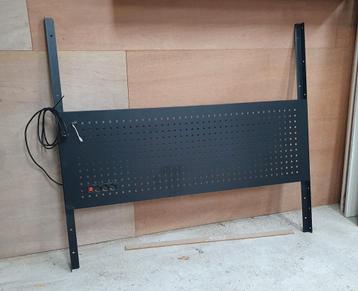 gereedschap bord met stopcontact Datona.  beschikbaar voor biedingen