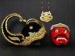 Wayang Wong accessoires hoed masker 2 kettingen riem, Antiek en Kunst, Ophalen of Verzenden