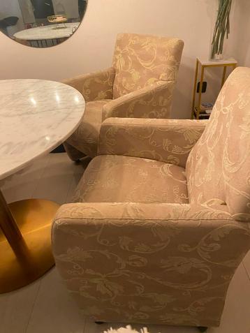 Stoelen eet/woonkamer beschikbaar voor biedingen