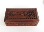 Vintage houten sigaretten- tabaksdoosje met snijwerk., Ophalen of Verzenden