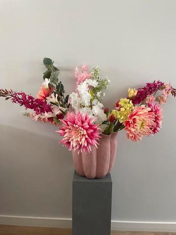 Roze tulpenvaas xl beschikbaar voor biedingen