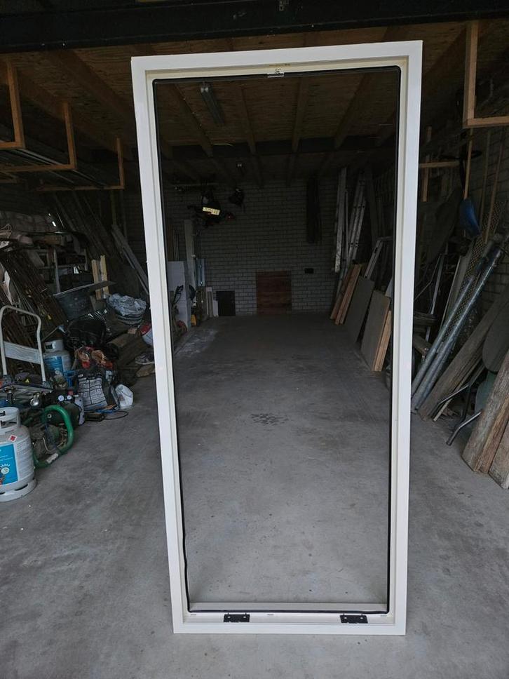 2 Kunstof Kozijnen - Perfect voor renovatie!, Doe-het-zelf en Verbouw, Deuren en Horren, Zo goed als nieuw, Overige typen, 200 tot 215 cm