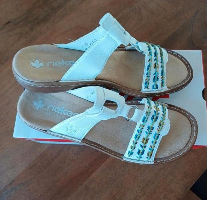 Rieker Sandalen - Maat 40 - Wit - Zo goed als nieuw, Kleding | Dames, Schoenen, Zo goed als nieuw, Sandalen of Muiltjes, Wit, Ophalen of Verzenden