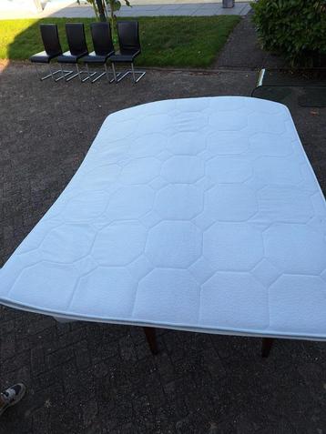 Witte topper in goede staat beschikbaar voor biedingen