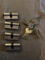 4 Cilinders gelijksluitend met 12 sleutels, Ophalen of Verzenden, Gebruikt, Overige materialen, Slot