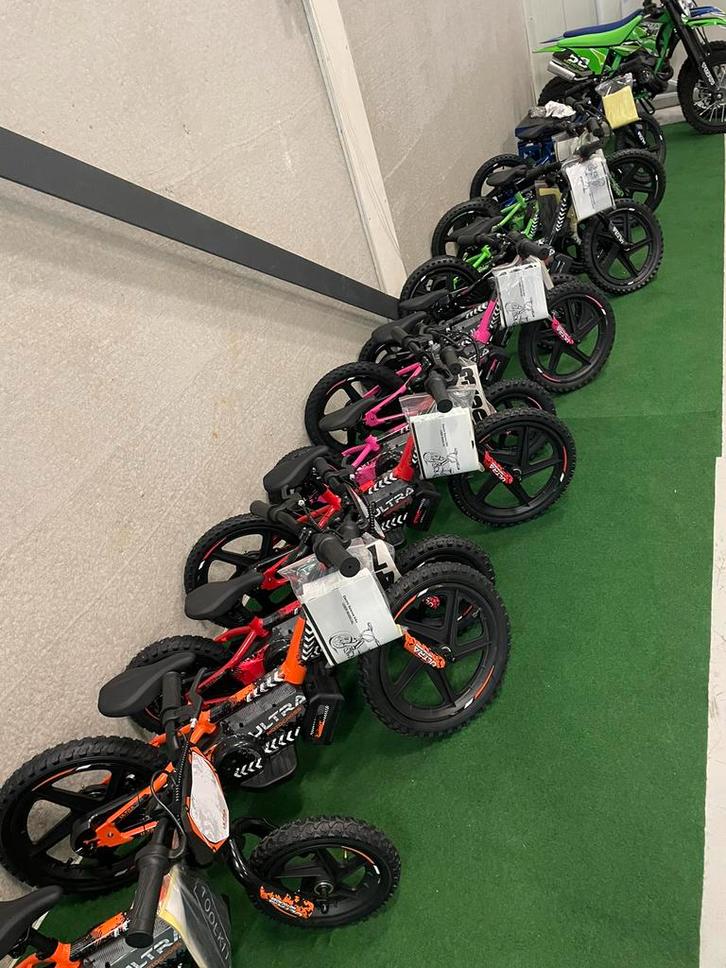 Nieuwe Ultra 12 of 16 inch elektrische loopfietsen, Kinderen en Baby's, Speelgoed | Buiten | Voertuigen en Loopfietsen, Nieuw