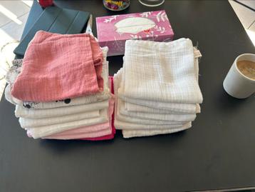 Babypakket meisje grote ikea doos  en tas prijs €65 beschikbaar voor biedingen