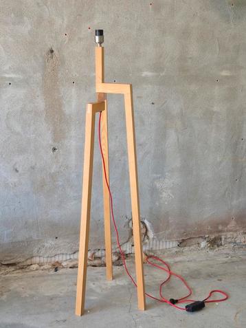 Scandinavisch driepoot hout vloerlamp stalamp  beschikbaar voor biedingen