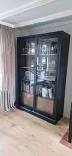 Te koop Vitrinekast Woood, Huis en Inrichting, Kasten | Vitrinekasten, Ophalen, Met deur(en), 100 tot 150 cm, Zo goed als nieuw
