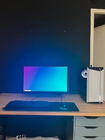 Gaming setup met goede pc beschikbaar voor biedingen